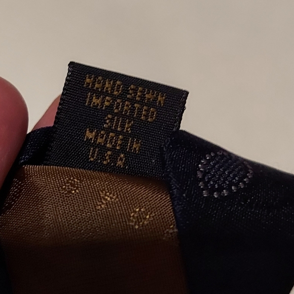 Vintage Robert Talbott Studio hand sewn imported silk tie - made in the USA - Picture 6 of 7